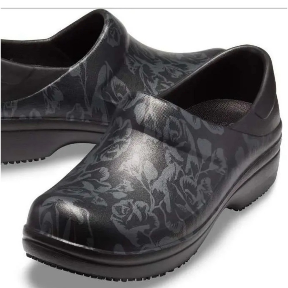 Crocs Women’s Size 7 Neria Pro Metallic Floral- Like NEW